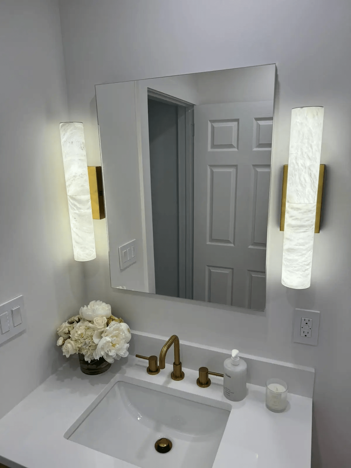 Alabaster Modern Linear Wall Sconce