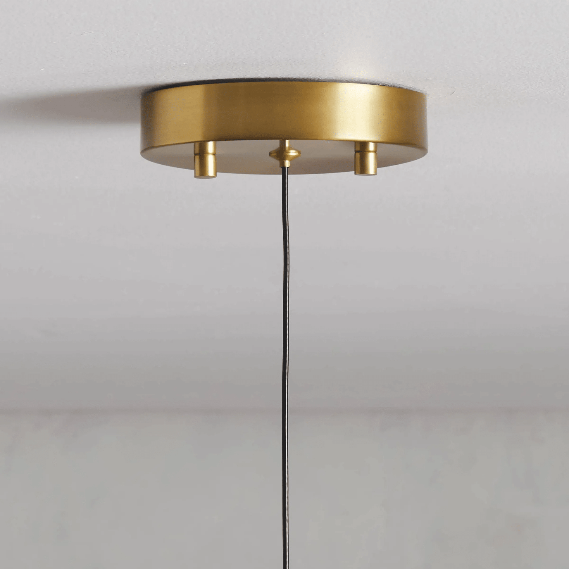 SOLITAIRE MODERN PENDANT 2"